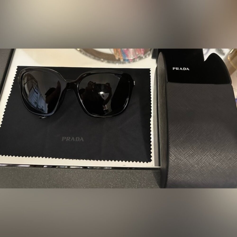 Black Prada Sunnies